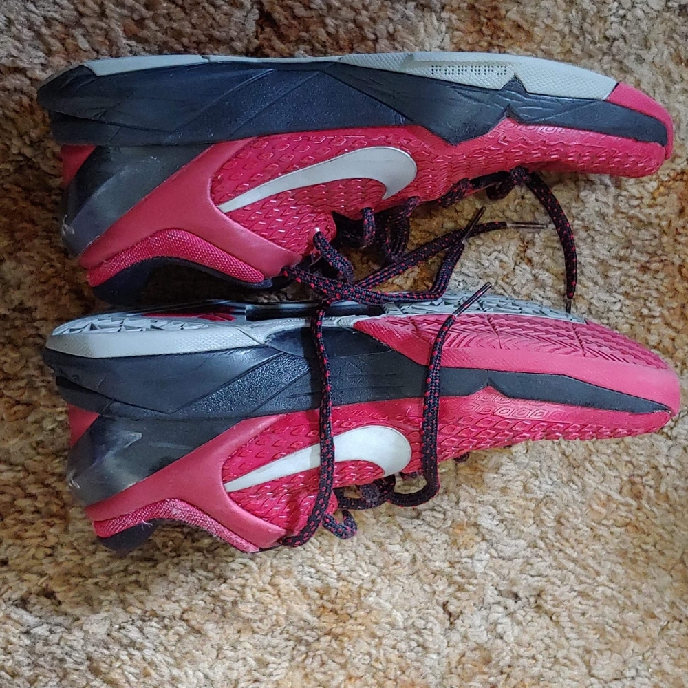 Basketball shoes